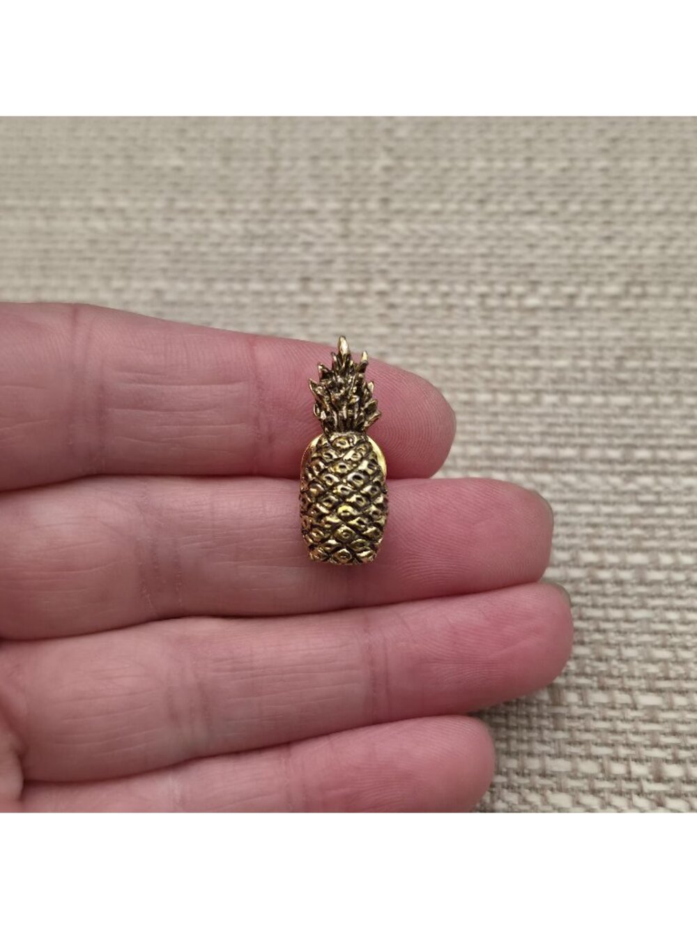 Vintage Gold Pineapple Enamel Pin Tropical Fruit Hospitality Lapel Badge A9186